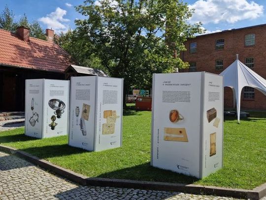 Wystawa plenerowa  ARTEFAKTY – PAMIĘĆ W PRZEDMIOTACH ZAKLĘTA