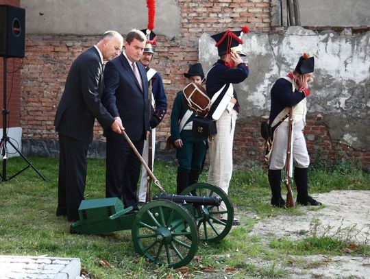 Z wielkim hukiem. Przebudowa kamienicy za milion złotych - &amp;quot;rzecz dla mieszkańców&amp;quot;