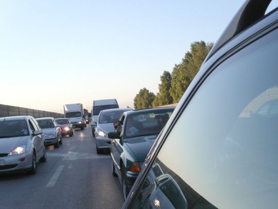 Zakorkowana &amp;quot;jedynka&amp;quot;. Tiry wolą drogę krajową od autostrady. Bo taniej…