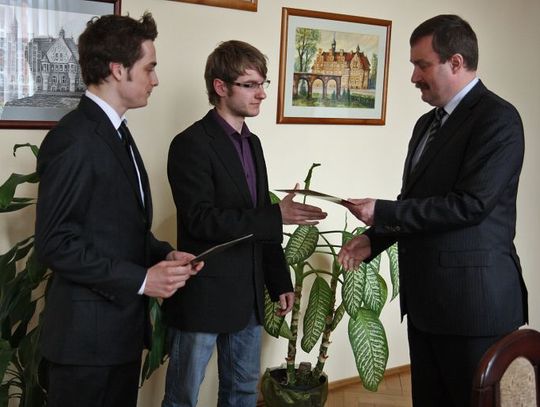 Zamiast mandatów dostali nagrody...