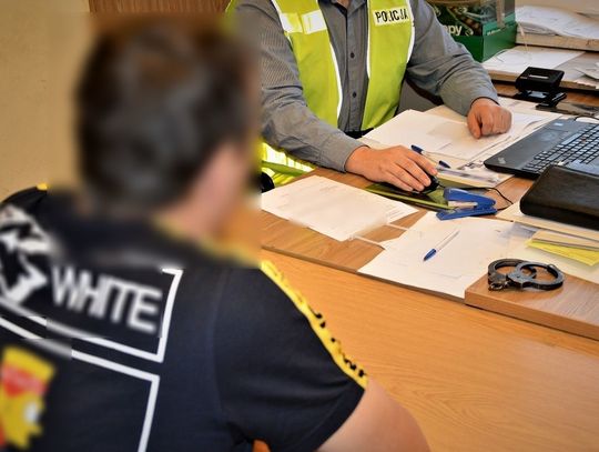 Zatrzymano kierowcę z 2 promilami. Grozi mu grzywna i odsiadka