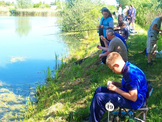 Zawody wędkarskie z okazji Dnia Dziecka