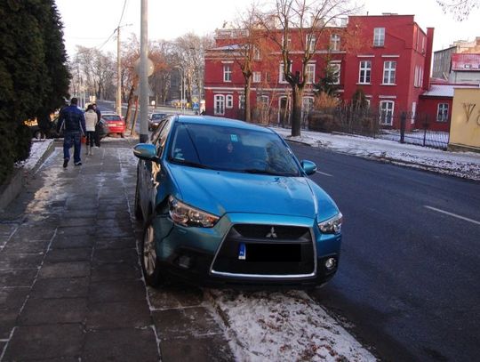 Zderzenie aut podczas wyjazdu z ul. Obr Westerplatte 17