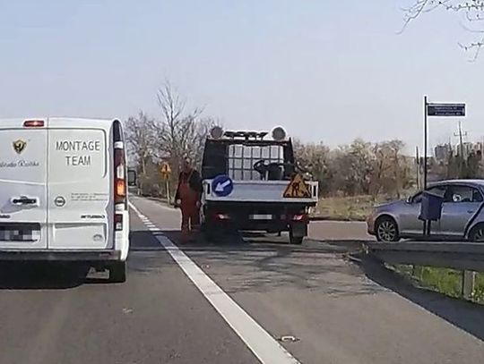 Zderzenie busa i volkswagena. 33-latkowi zatrzymano prawo jazdy...