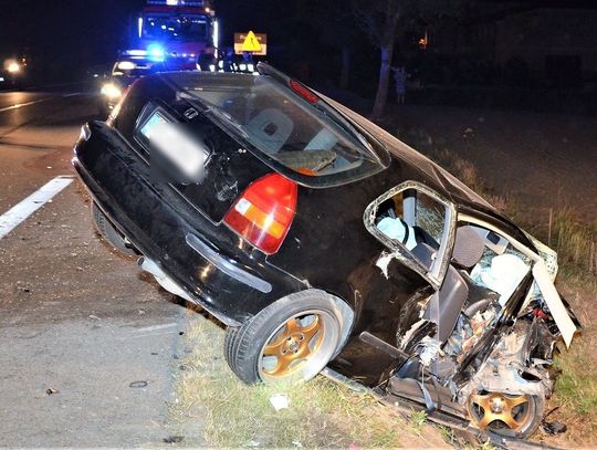 ZDERZENIE CZOŁOWE DWÓCH OSOBÓWEK – POLICJANCI ZATRZYMALI SPRAWCY WYPADKU PRAWO JAZDY