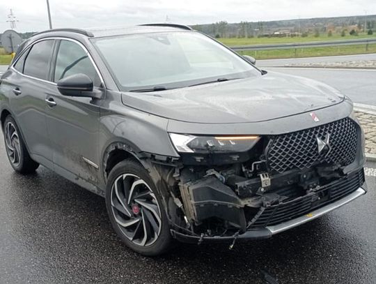 Zderzenie dwóch aut w Swarożynie. Jedno w rowie, drugie dachowało