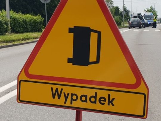 Zderzenie samochodu osobowego z ciężarowym. Jedna osoba nie żyje.