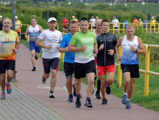 (ZDJĘCIA) 67. Parkrun w Tczewie. Mieszkańcy pobiegli bulwarem