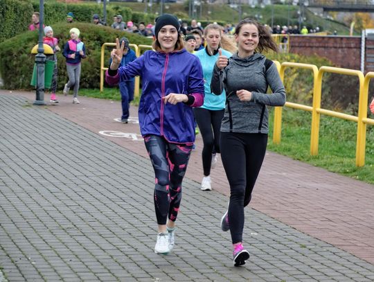 (ZDJĘCIA) 77 charytatywny parkrun – dla Michaliny.