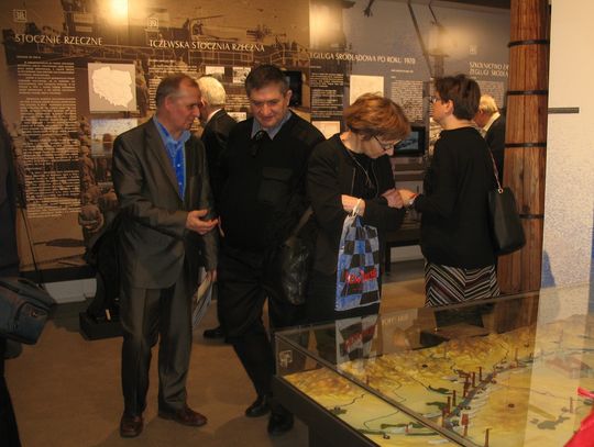 (ZDJĘCIA) Czasy żeglugi parowej, działań flot wojennych - to wszystko do zobaczenia na nowej wystawie w Muzeum Wisły