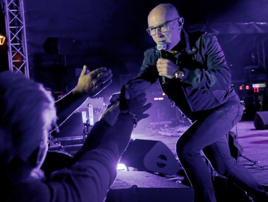 (ZDJĘCIA) De Mono "kupiło" publiczność od pierwszego akordu. Tak świętowano dożynki w Turzu!
