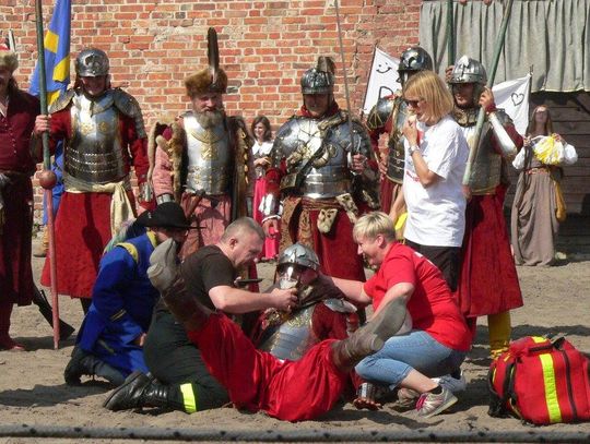 (ZDJĘCIA) Dwudniowe widowisko w Gniewie! Gonitwy, salwy i dostojna husaria