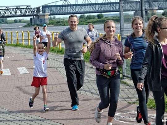 (ZDJĘCIA) Dwustu biegaczy na tczewskim parkrunie