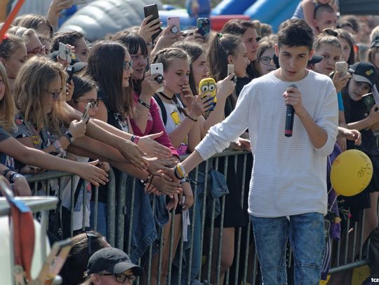 (ZDJĘCIA) Dzień Dziecka na tczewskim bulwarze. Dmuchańce dla maluchów, koncerty dla trochę starszych