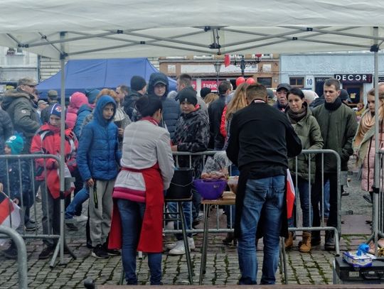 (ZDJĘCIA) Festyn na zakończenie Święta Niepodległości. Było radośnie i smacznie