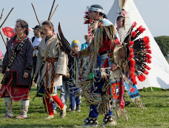 (ZDJĘCIA) Indiańska wioska stanęła na bulwarze. Tradycja i kultura Indian na wyciągnięcie ręki!