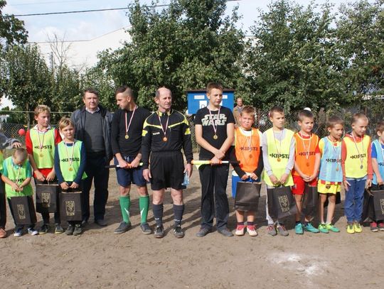 (ZDJĘCIA) Jaguar Malenin z pucharem sołtysa. Pierwsze takie zawody w Zajączkowie