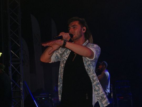 (ZDJĘCIA) Jamajskie słońce zaświeciło nad Tczewem. Kamil Bednarek zaśpiewał w amfiteatrze!