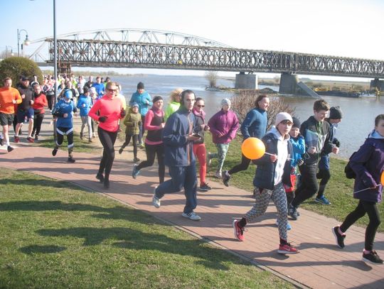 (ZDJĘCIA) Jubileuszowy Parkrun Tczew za nami! Niespełna 500 biegaczy ukończyło rywalizację