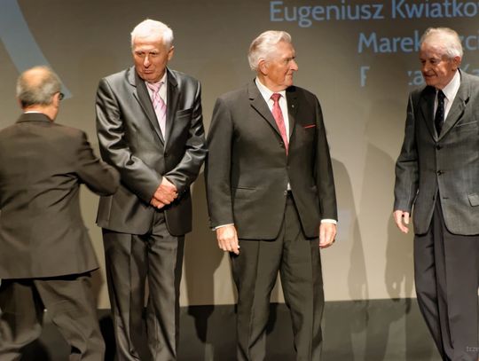 (ZDJĘCIA) MKS Sambor ma już 60 lat! Zasłużeni działacze i sportowcy na gali w CKiS