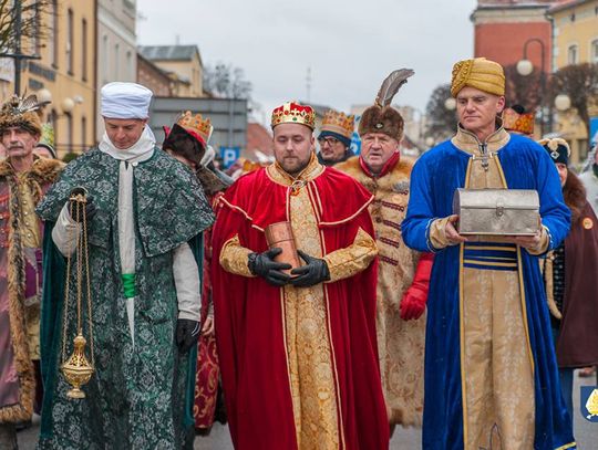 (ZDJĘCIA) Orszaki Trzech Króli przeszły także Pelplinem