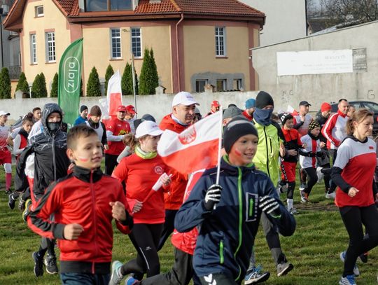 (ZDJĘCIA) Parkrun w biało-czerwonych barwach