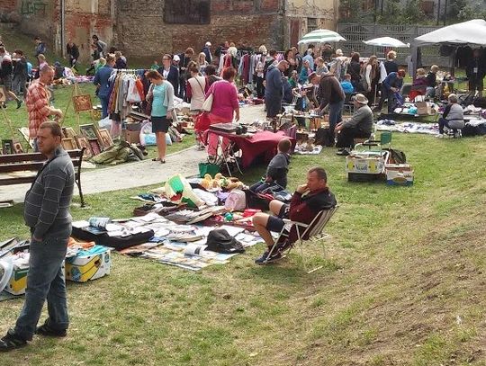 (ZDJĘCIA) Pchli Targ w Tczewie. Setki mieszkańców spotkały się przy Łaziennej