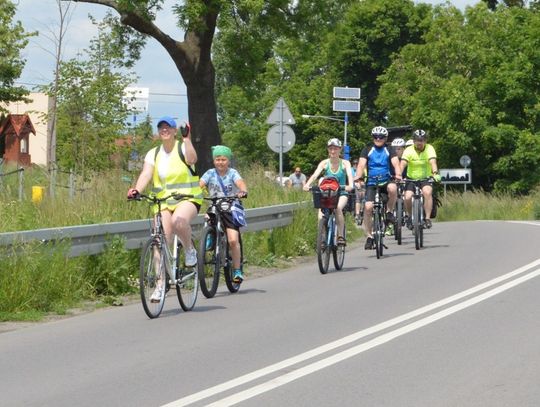 (ZDJĘCIA) Pogoda dopisała, prawie 100 osób na trasie XVII Rowerowego Rajdu Gwiaździstego!