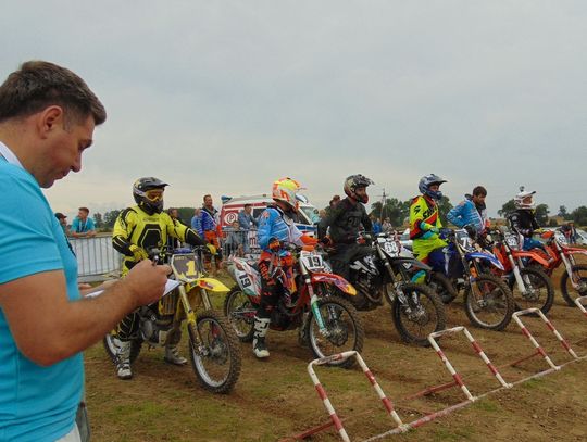 (ZDJĘCIA) Pokazy motocrossowe, przejażdżki quadami i mocne rytmy w Rajkowach!