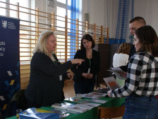 (ZDJĘCIA) Ponad 30 firm szukało rąk do pracy. W czwartek odbyły się V Tczewskie Targi Pracy