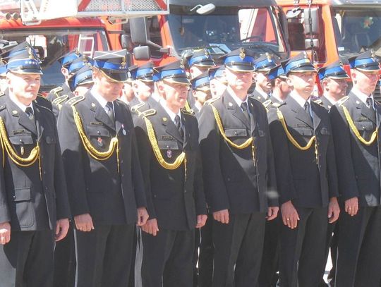 (ZDJĘCIA) Powiatowy Dzień Strażaka w cieniu tragedii przy ul. Podgórnej. Ofiary uczczono minutą ciszy