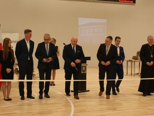 (ZDJĘCIA) Przed rokiem zniszczył ją pożar. Od dziś hala znów do dyspozycji sportowców!