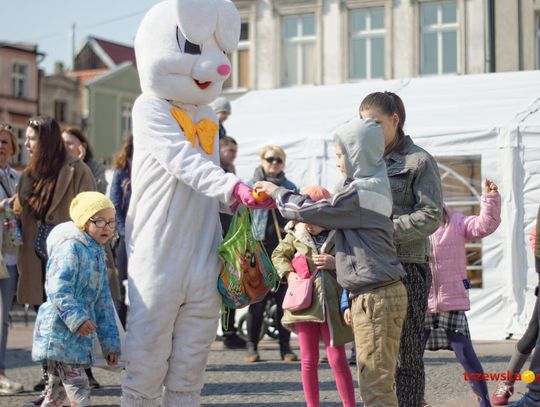 (ZDJĘCIA) Przedświąteczne handlowanie ściągnęło na starówkę setki mieszkańców