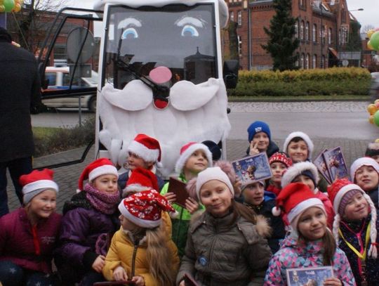 (ZDJĘCIA) Przypinki, słodycze i Mikołaj z... ekologicznej zamiatarki. Za nami tczewskie mikołajki 