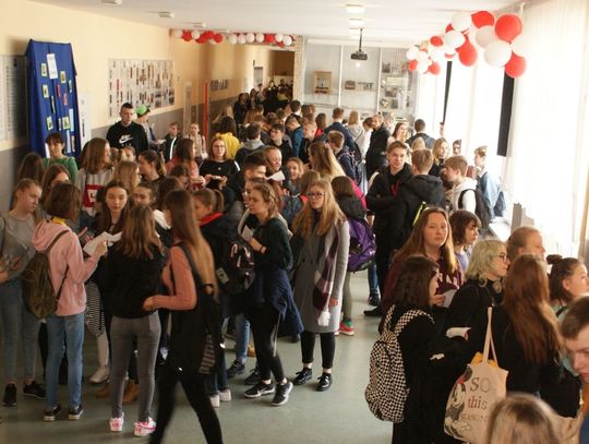 (ZDJĘCIA) Pyszne naleśniki, cenne informacje i setki odwiedzających. Za nami Dzień Otwarty w "ekonomiku"