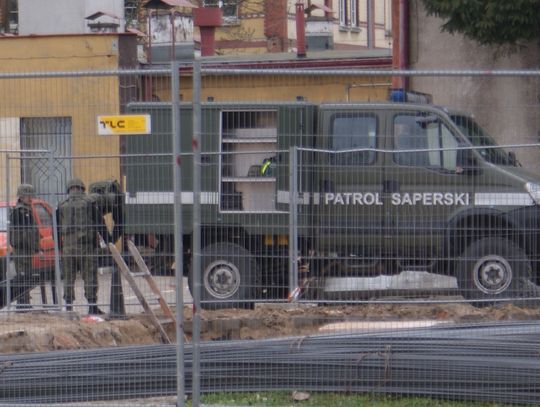 (ZDJĘCIA) Saperzy wywieźli niewybuch z ZKZ. Egzamin gimnazjalistów był zagrożony