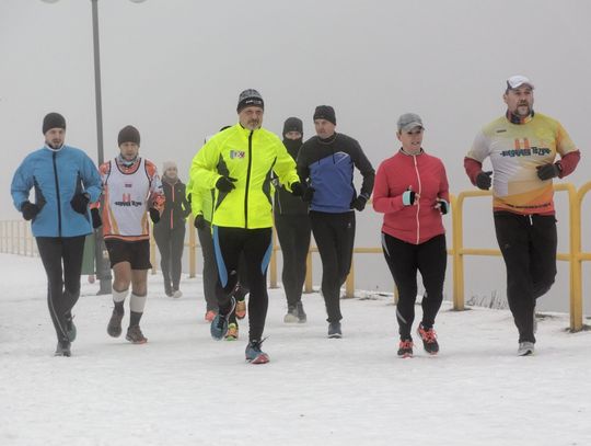 (ZDJĘCIA) Śnieg ponownie nie odstraszył tczewskich biegaczy