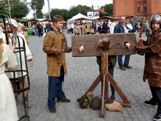 (ZDJĘCIA) Święto cystersów, handlarzy i miłośników dobrego jadła. Pelpliński jarmark jak co roku, bardzo udany! 