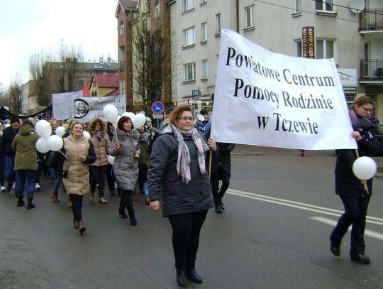[ZDJĘCIA] Tczewianie przeciw przemocy - zorganizowali marsz ulicami miasta