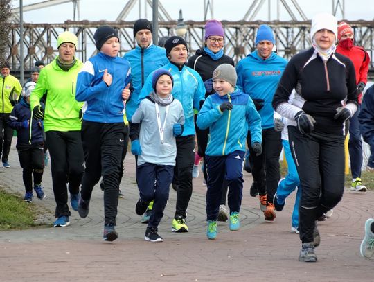 (ZDJĘCIA) Tczewski parkrun w mroźny sobotni poranek