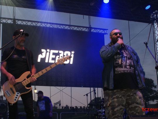 (ZDJĘCIA) Tłumy tczewian na festynie komunalnym na bulwarze. Wieczorem zagrała gwiazda - zespół Piersi.