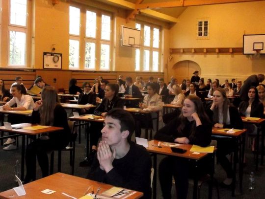 (ZDJĘCIA) Trwają matury. Zobacz jak egzamin piszą uczniowie I LO i "ekonoma"