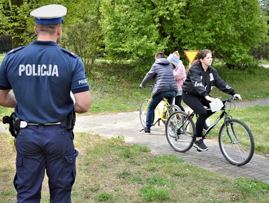 (ZDJĘCIA) Uczniowie SP 4 i SP 5 zwycięzcami turnieju wiedzy o ruchu drogowym