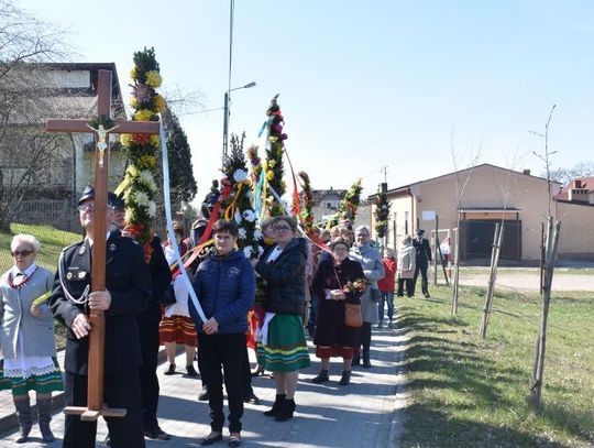 (ZDJĘCIA) W Palmową Niedzielę kolorowy pochód tradycyjnie przeszedł przez Gogolewo