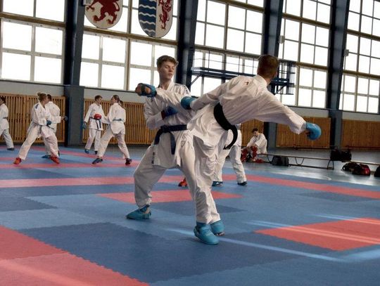 [ZDJĘCIA] WIELKIE SERCA! Sparingi karate zawodników Karate Senshi Tczew na rzecz powodzian z południa kraju