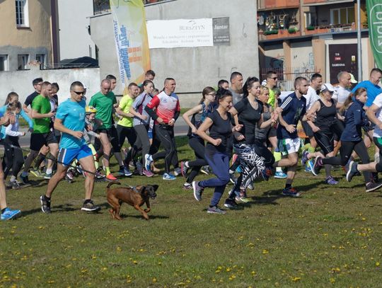 (ZDJĘCIA) Wiosenna pogoda na Parkrunie. Minuta ciszy dla zmarłego Janusza Cześnika 