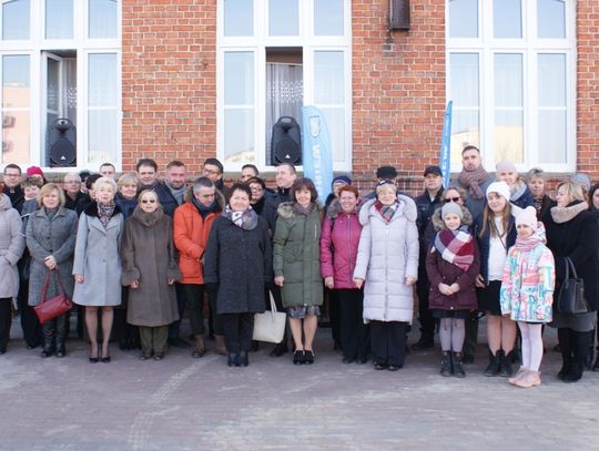 (ZDJĘCIA) Wmurowano kamień węgielny i akt erekcyjny pod nową część Szkoły Podstawowej nr 1 w Gniewie!