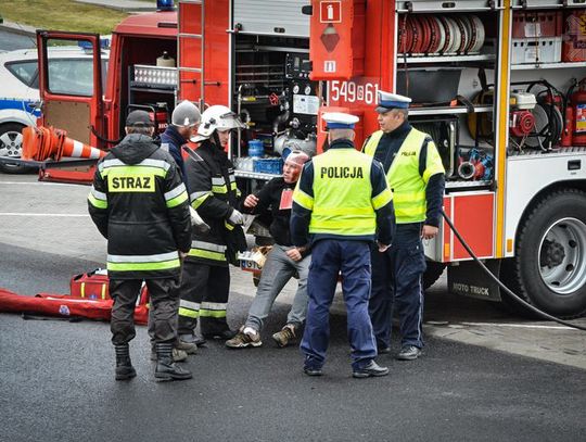(ZDJĘCIA) Wypadek na autostradzie – 15 rannych. Na szczęście to tylko ćwiczenia