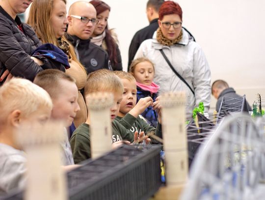 (ZDJĘCIA) Z okazji 100-lecia niepodległości w Fabryce Sztuk można było podziwiać Most Tczewski z klocków Cobi