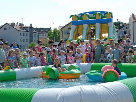 (ZDJĘCIA) Zjeżdżalnie, trampoliny, koncerty - w sobotę na bulwarze nie brakowało atrakcji dla dzieci!